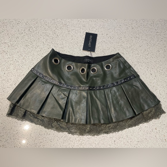 ❌SOLD ❌ Outcast Skirt Set - JAYLEN - Picture 4 of 7
